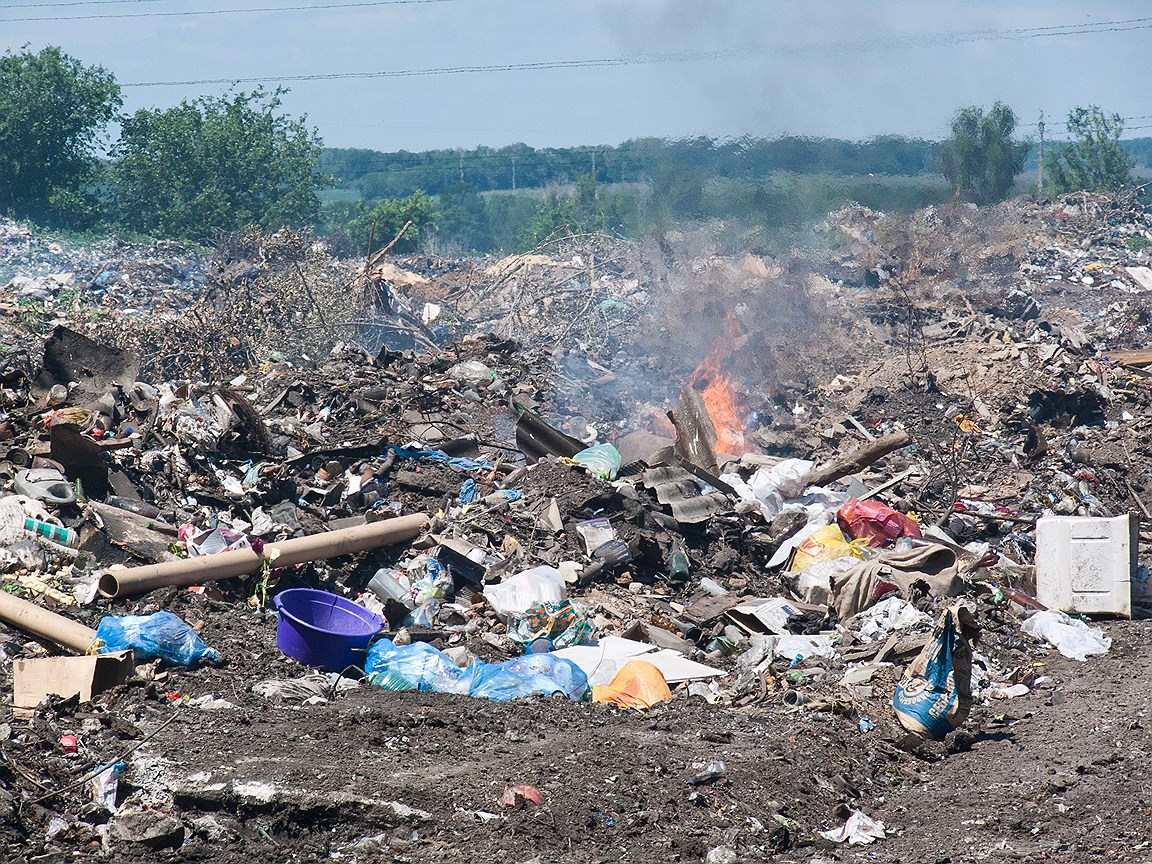 Местные жители заявляют, что отходы на полигоне сжигают регулярно