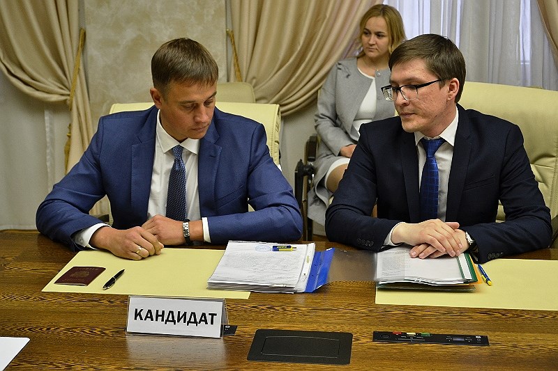 Виталий Пашин (слева) решил участвовать в выборах губернатора второй раз