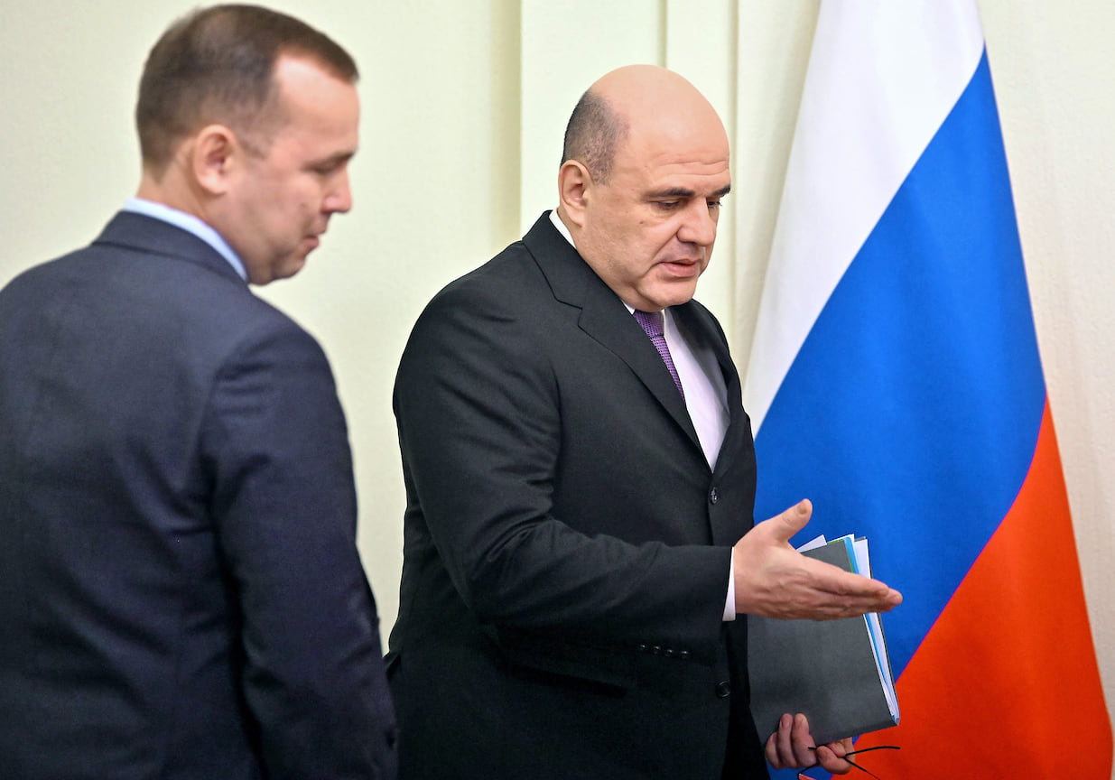 Михаил Мишустин (справа) подписал программу развития Зауралья до 2024 года и обещал выделить 5 млрд руб.