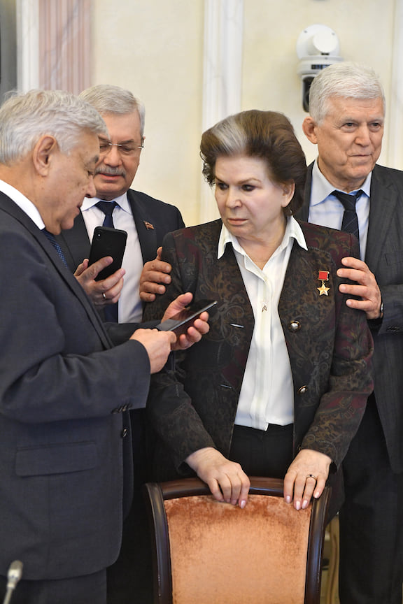 Владимир Мякуш (второй слева), как и Валентина Терешкова (вторая справа), входил в рабочую группу по изменениям в Конституции