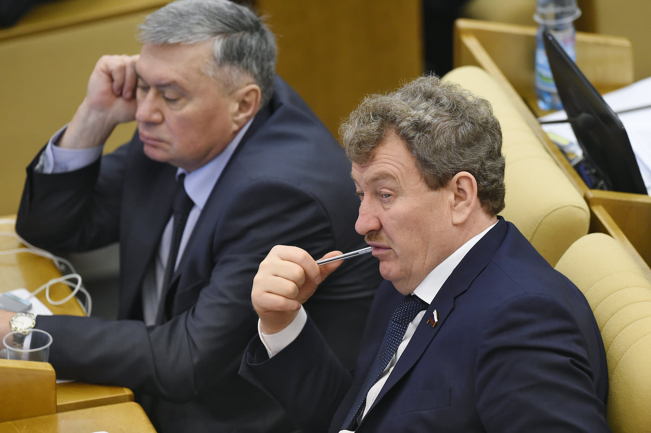 Вопрос о запрете ремонта Анатолий Литовченко (справа) намерен поднять не только в заксобрании, но и в Госдуме 