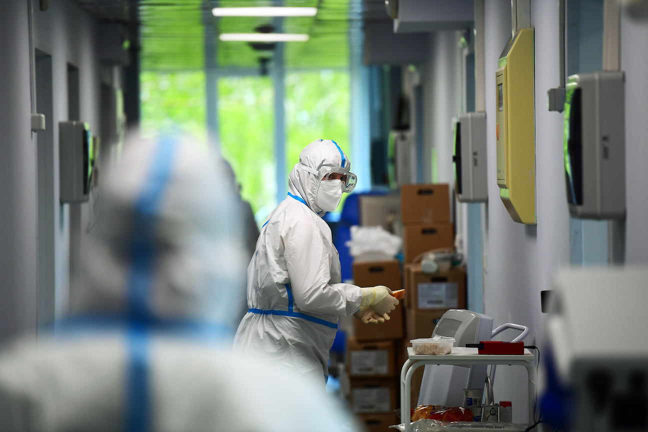 В Златоусте коронавирусом заразились 117 медиков, всего в регионе — 256