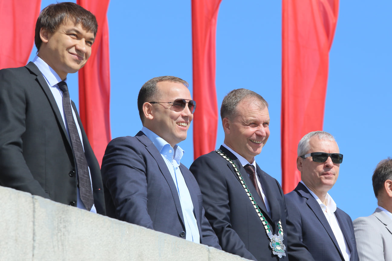 Андрей Потапов (справа) был мэром Кургана два года, до этого занимал пост сити-менеджера