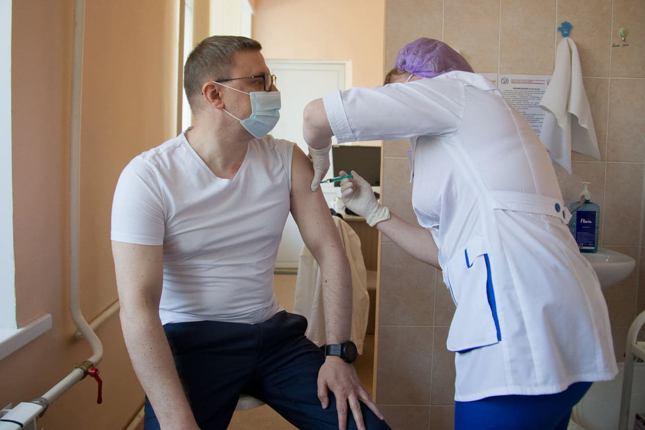 Губернатор Челябинской области Алексей Текслер привился от коронавируса неделю назад