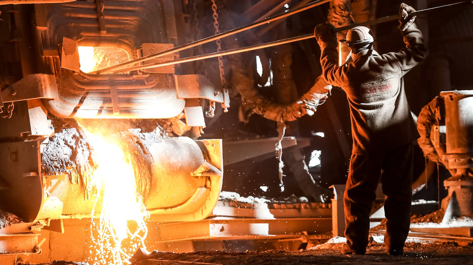 Отрицательную динамику эксперты объясняют вызванным санкциями снижением доходов металлургических компаний