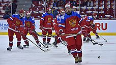 Юниорская сборная России по хоккею проиграла американцам на чемпионате мира в Челябинске