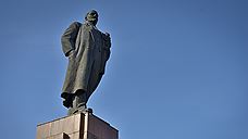 В Челябинске не будут менять подрядчика, повредившего памятник Ленину на площади Революции