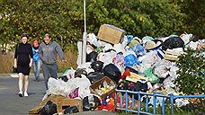Мэрия Челябинска призвала горожан сообщать о мусоровозах, оставляющих отходы на площадках
