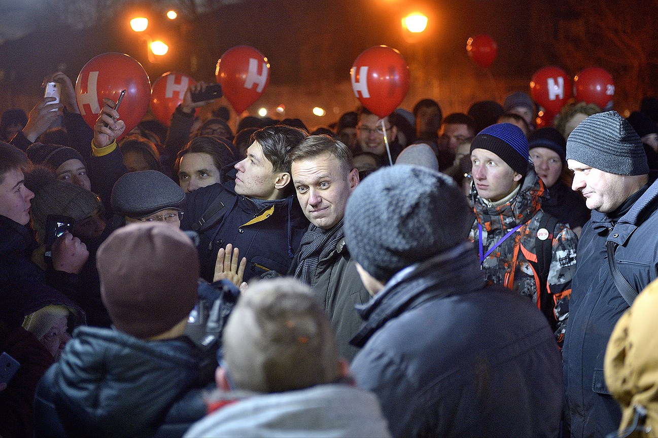 «Отличный город, прекрасные люди. Челябинск с нами и мы тут победим любого», - написал Алексей Навальный в своем блоге после митинга