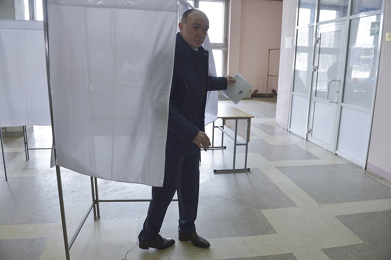 Губернатор Челябинской области Борис Дубровский традиционно голосовал в медакадемии