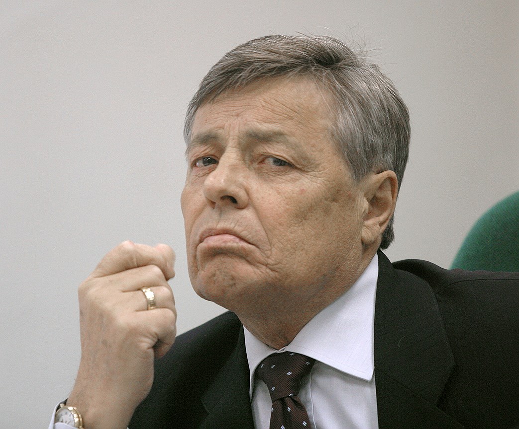 Петр Сумин мог стать главой администрации Челябинской области в 1993 году: он выиграл выборы, но их итоги были отменены вопреки решению Конституционного суда о признании их законности.