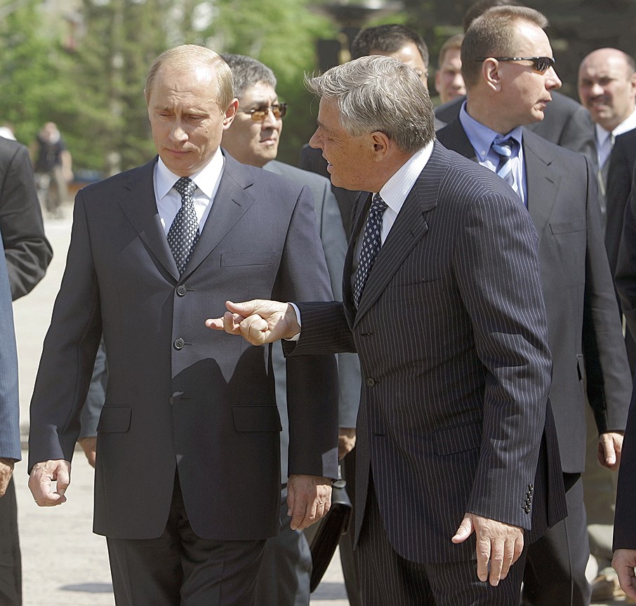 В 2006 году по истечении срока Петр Сумин просил президента Владимира Путина не продлевать его полномочия. Глава государства настоял на продолжении его работы в этой должности.