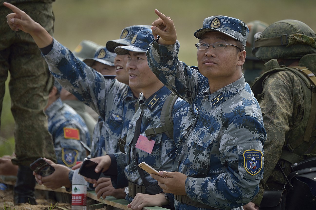 Учения проводились совместно с вооруженными силами Китая, Казахстана, Кыргызстана, Таджикистана, Индии, Пакистана. Кроме того, в качестве наблюдателей присутствовали представители Узбекистана