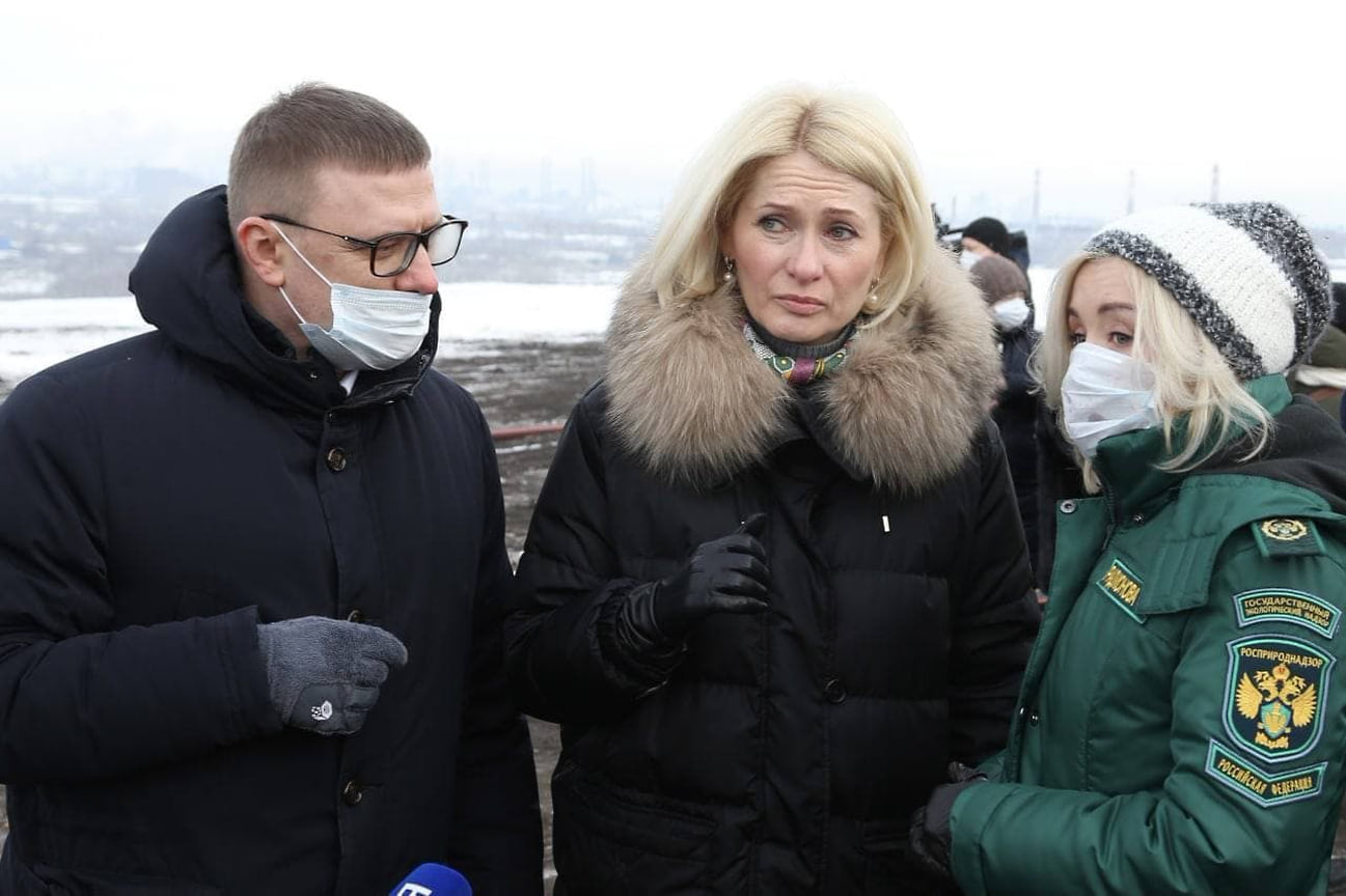 В январе Виктория Абрамченко (в центре) посетила Челябинск и лично проинспектировала ход рекультивации свалки