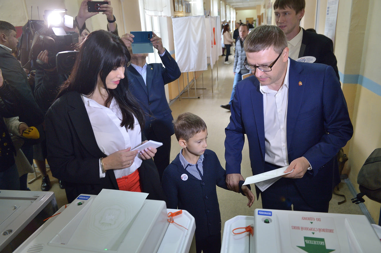 Алексей Текслер был избран на должность главы Челябинской области в сентябре 2019 года, он набрал 69,3% голосов при явке 45%.