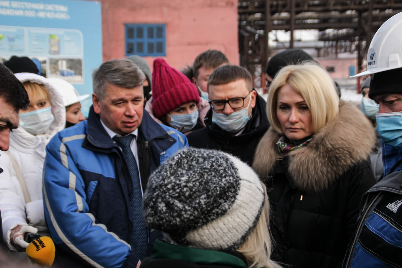 Посещение предприятий &quot;Мечела&quot; во время визита вице-премьера Виктории Абрамченко (справа) 
