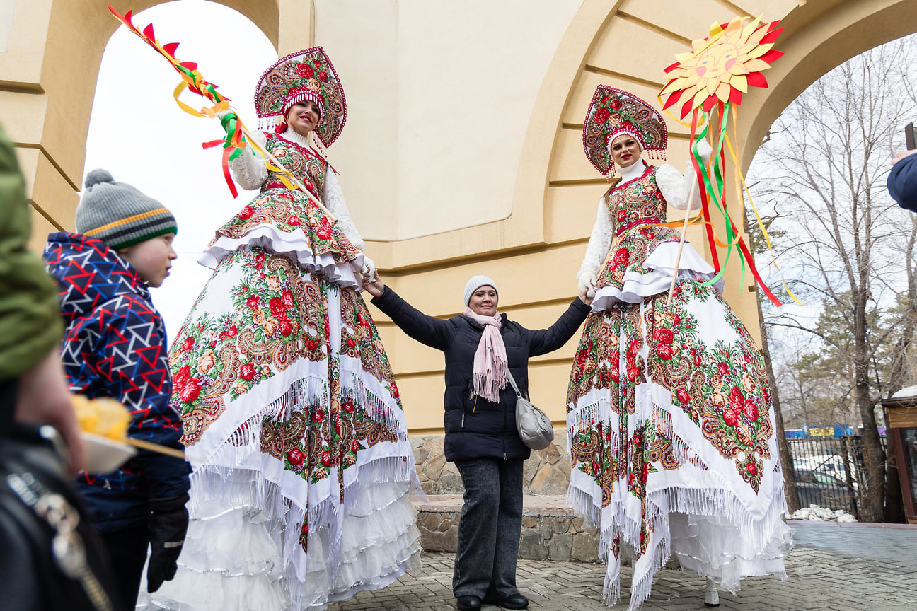В Челябинске прошли народные гулянья в честь празднования Масленицы
