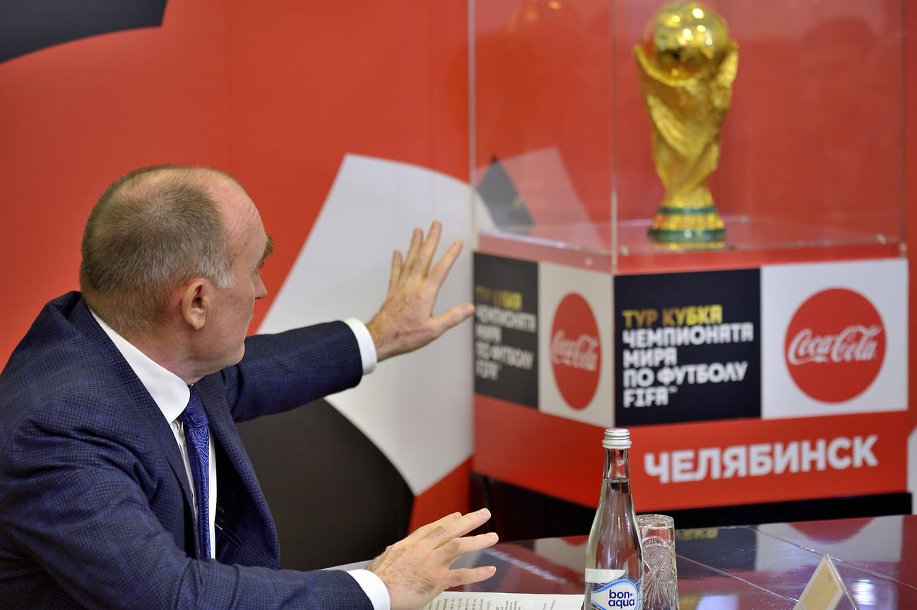 Губернатор Челябинской области Борис Дубровский во время презентации Кубка Чемпионата мира по футболу, сентябрь 2017 года
