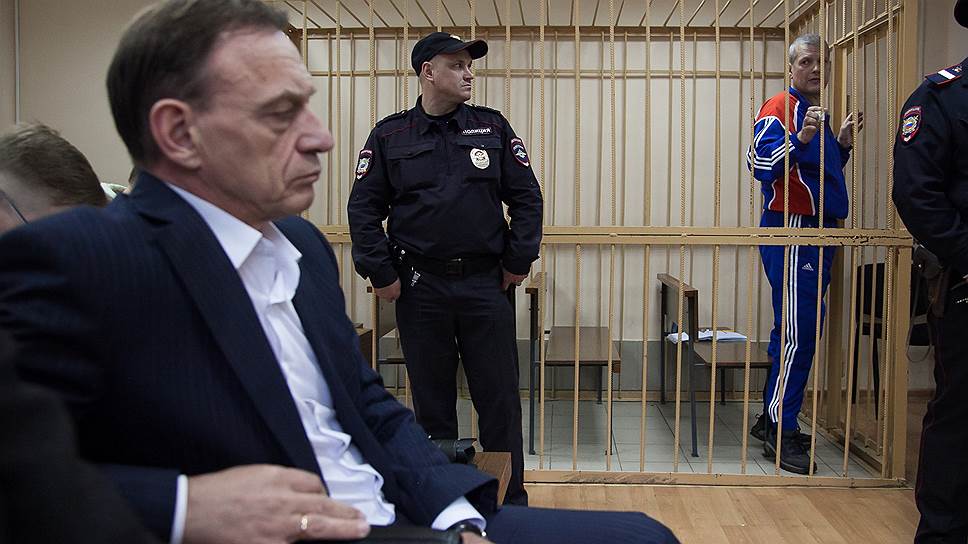 Борис Тимониченко (слева) больше не хочет присутствовать на процессе над Олегом Дудко