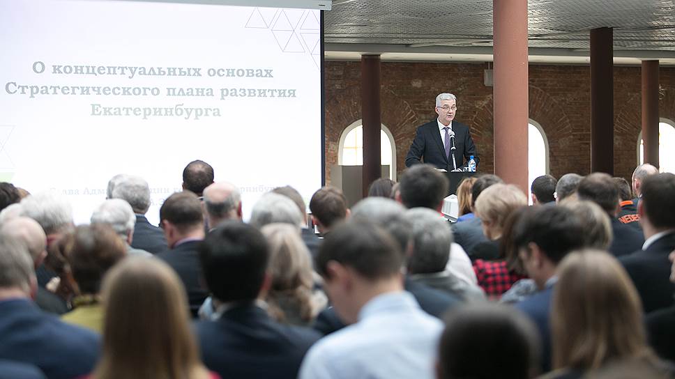 Глава администрации Екатеринбурга Александр Якоб обещает учесть замечания общественности 