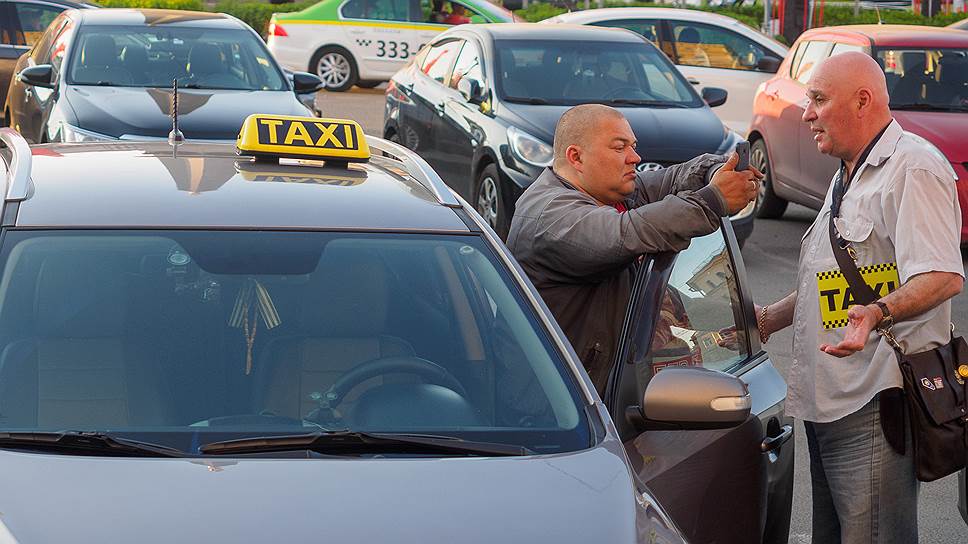 Перевозчики Свердловской области решили бороться с нелегальными такси