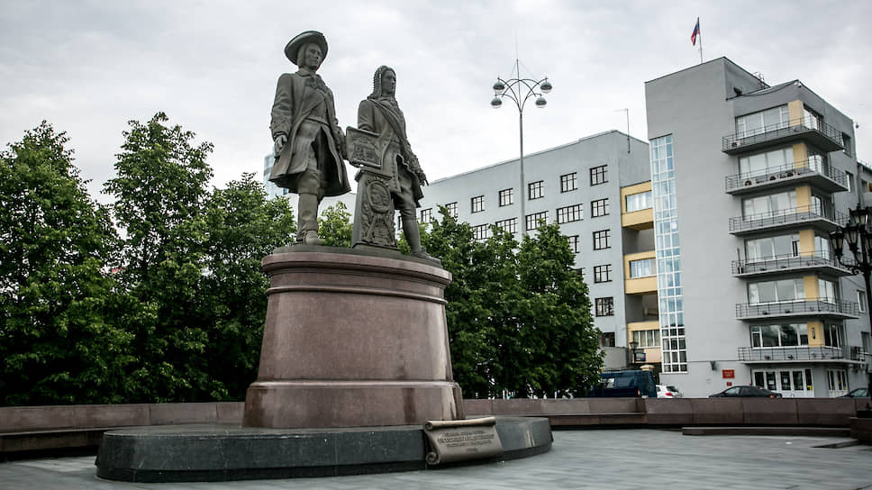 Памятник первой женщины-лётчицы Марины Расковой установили в Екатеринбурге