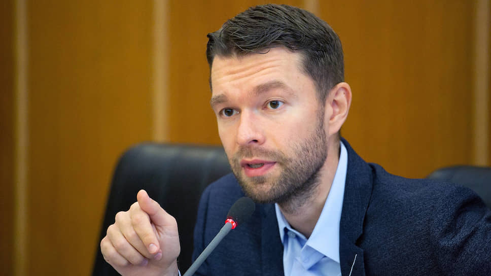 Председатель комиссии по МСУ Алексей Вихарев полагает, что поправки расширят полномочия депутатов для подготовки опросов