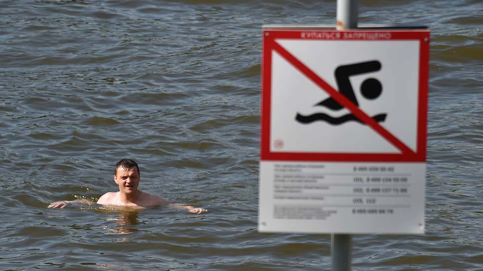 По мнению Роспотребнадзора, купаться в уральских водоемах не стоит