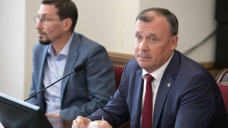 Мэр Екатеринбурга Алексей Орлов смог убедить депутатов в необходимости повышения зарплат муниципальным служащим