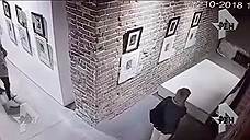 Картина Дали в галерее «Главный проспект» была повреждена по неосторожности