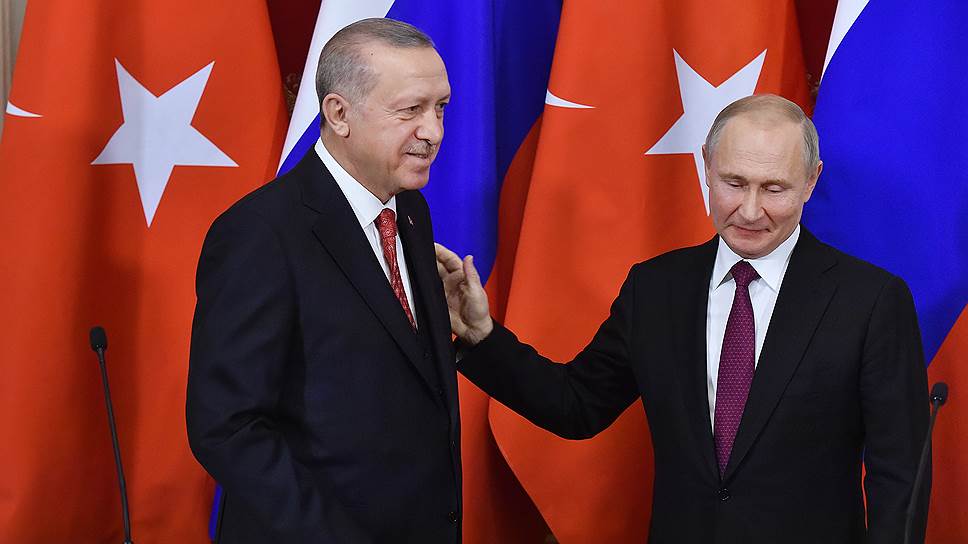 Президент России Владимир Путин (справа) и президент Турции Реджеп Эрдоган (слева) 