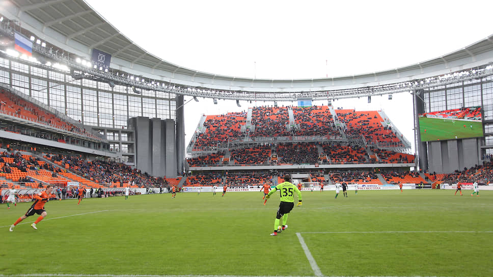 Роман Нагучев уверяет, что из комментаторской кабинки стадиона "Екатеринбург-Арена" видна только половина поля