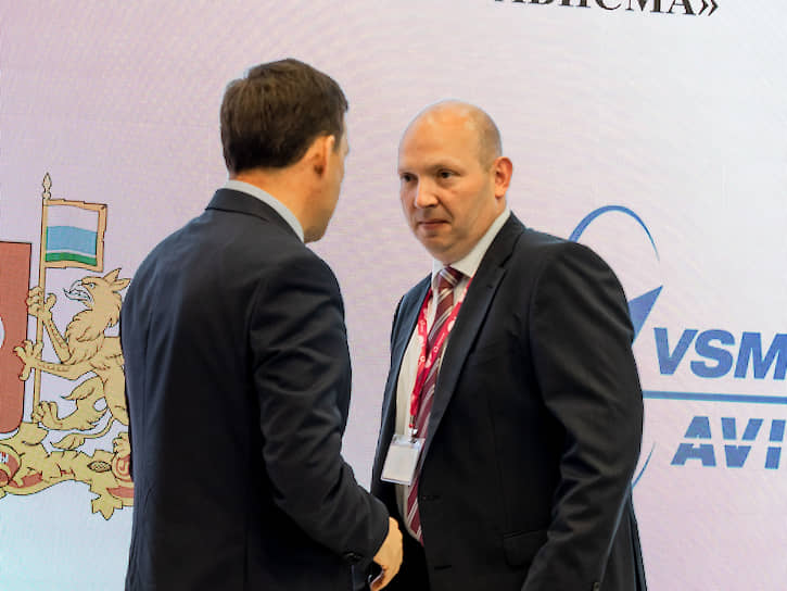 Губернатор Свердловской области Евгений Куйвашев (слева) и бывший генеральный директор корпорации "ВСМПО-Ависма" Михаил Воеводин (справа)
