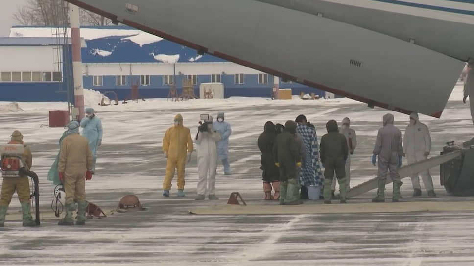 Прибытие первого самолета из Китая с гражданами России в аэропорт Рощино