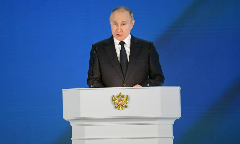 Президент России Владимир Путин во время выступления с ежегодным посланием к Федеральному Собранию в Центральном выставочном зале "Манеж".
