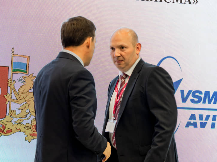 Бывший генеральный директор корпорации "ВСМПО-Ависма" Михаил Воеводин (справа)