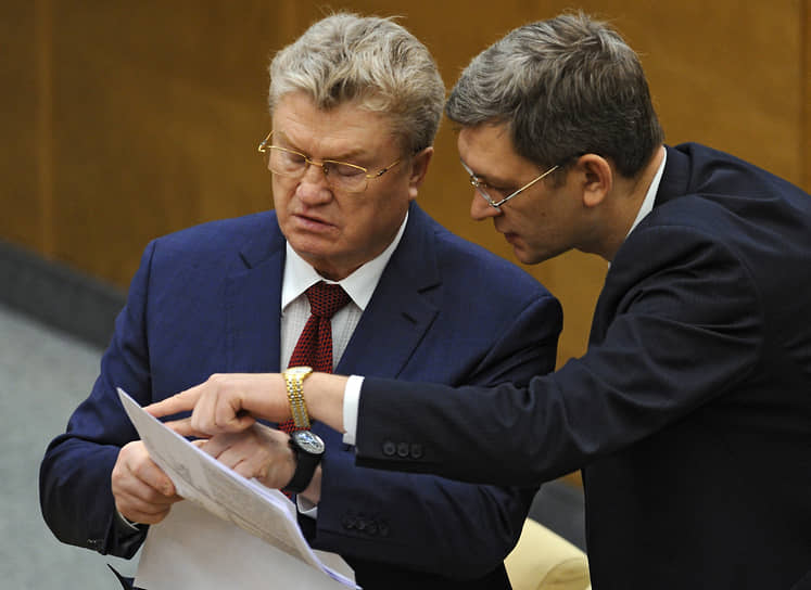 Бывший депутат Госдумы Валерий Язев (слева)