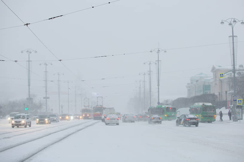 Екатеринбург снегопад сегодня фото