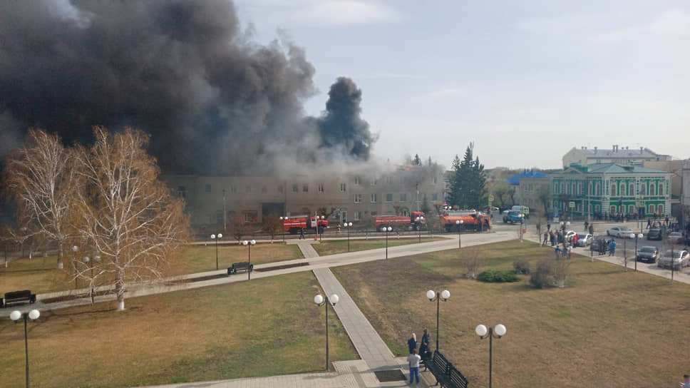 Пожар в здании ТРЦ «Гагаринский» в Ишиме