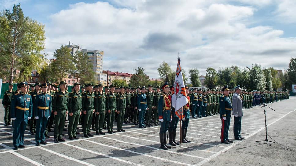 Тюменское высшее военно-инженерное командное училище (ТВВИКУ) имени маршала Прошлякова награждено орденом Кутузова
