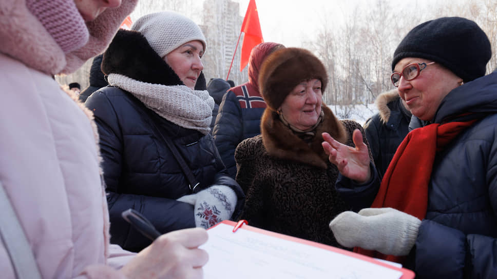 Митинг против повышения тарифов ЖКХ , организованный КПРФ, в парке имени 50-летия ВЛКСМ в Екатеринбурге