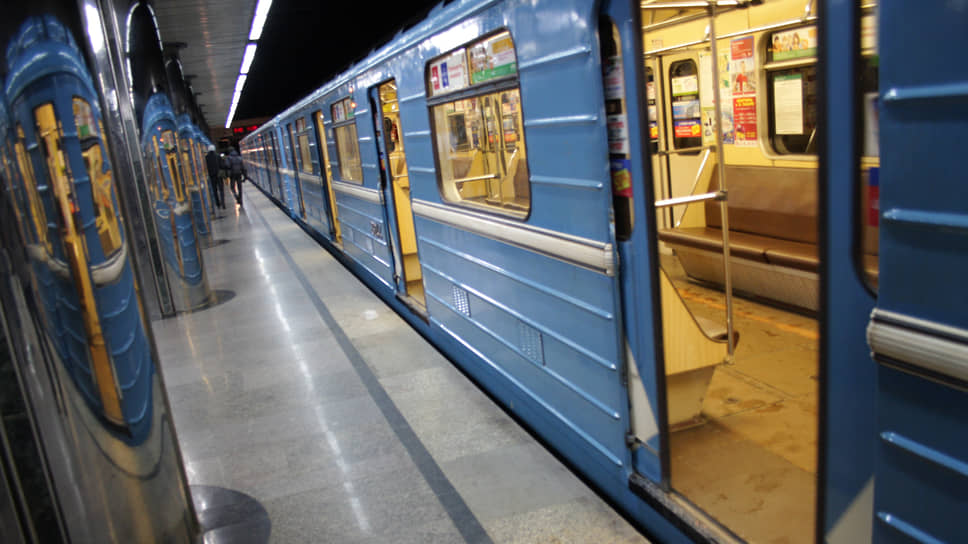 В метро Екатеринбурга с 13 ноября изменили расписание движения поездов ...
