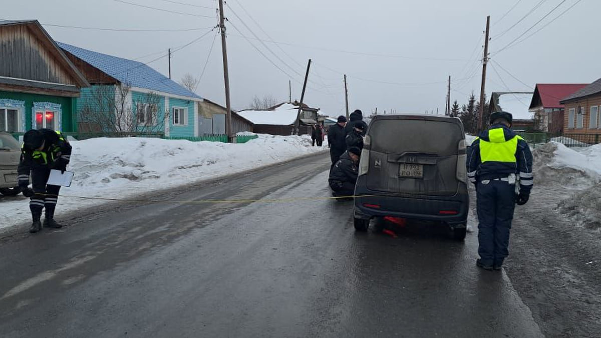 В Свердловской области пьяный водитель легковушки насмерть сбил пешехода –  Коммерсантъ Екатеринбург