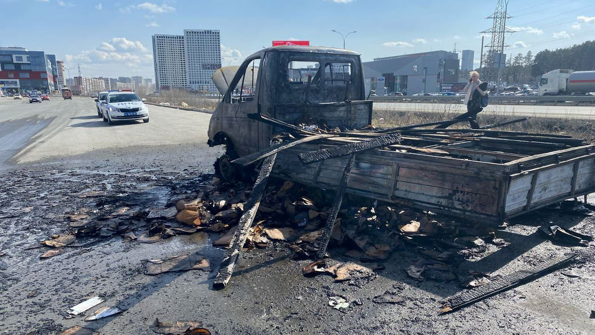 В Екатеринбурге на дороге недалеко от «Меги» сгорела «Газель» – Коммерсантъ  Екатеринбург