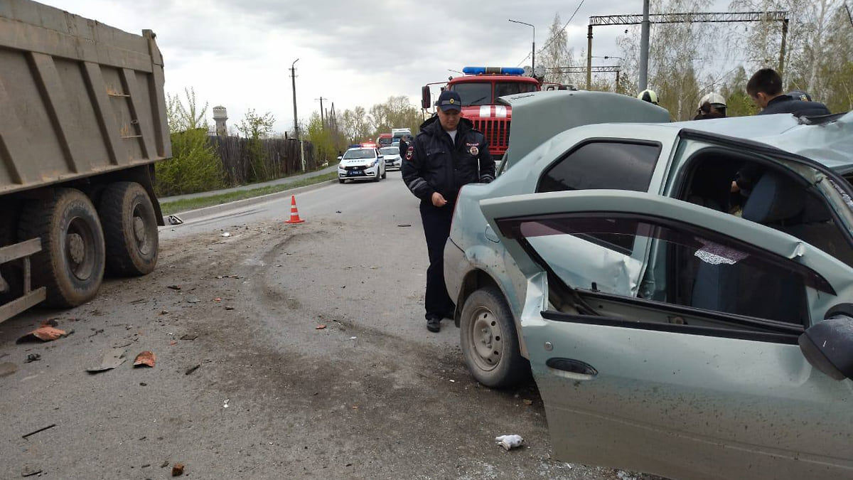 В Асбесте в ДТП с КамАЗом погиб водитель и пострадали три пассажира  легковушки – Коммерсантъ Екатеринбург