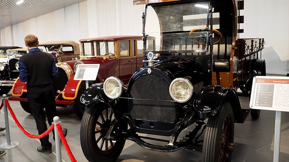 В коллекции музея представлено более 160 автомобилей и практически столько же единиц мото и велотехники. Многие из экспонатов восстановлены и отреставрированы в цехе по ремонту транспортных средств, сформированном на территории АО «Уралэлектромедь» (входит в УГМК).