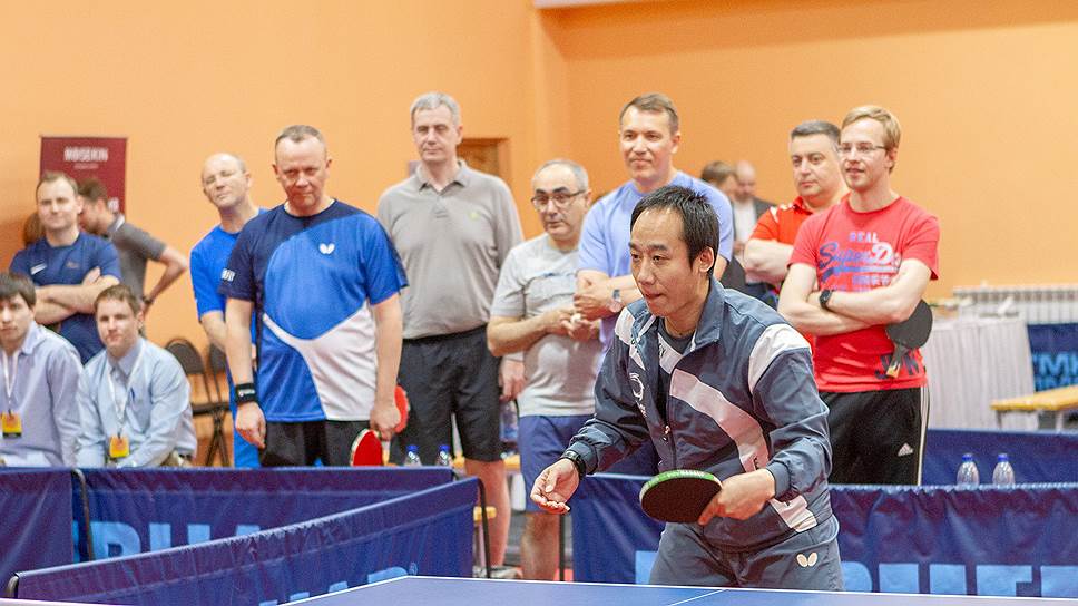 Мастер-класс для участников турнира провели тренеры Международного олимпийского центра настольного тенниса «Джендинг» Лю Хунжу и Тянь Юэ