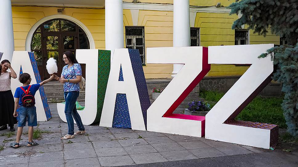 Фестиваль «Усадьба Jazz» прошел в Екатеринбурге в Харитоновском парке. 