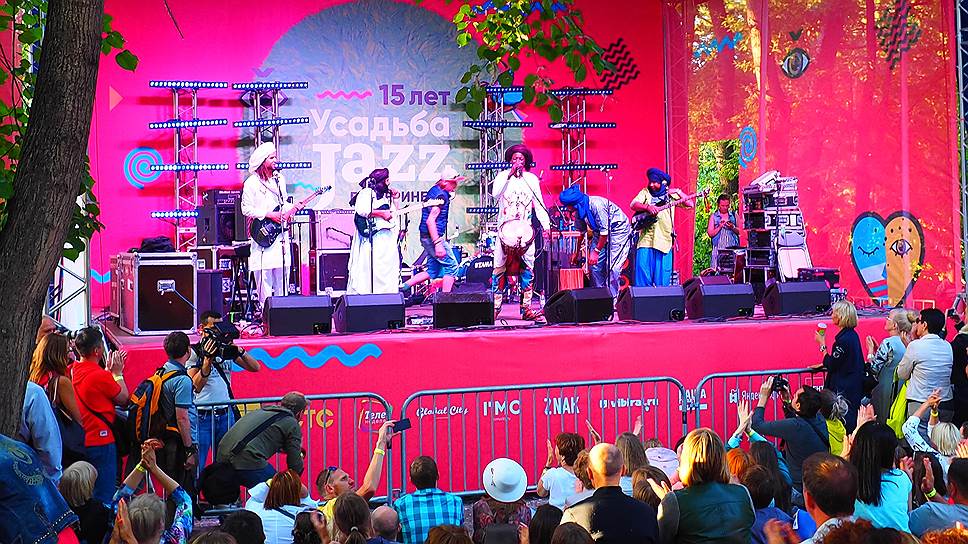 Фестиваль «Усадьба Jazz» прошел в Екатеринбурге в Харитоновском парке. Группа из Марокко Daraa Tribes.