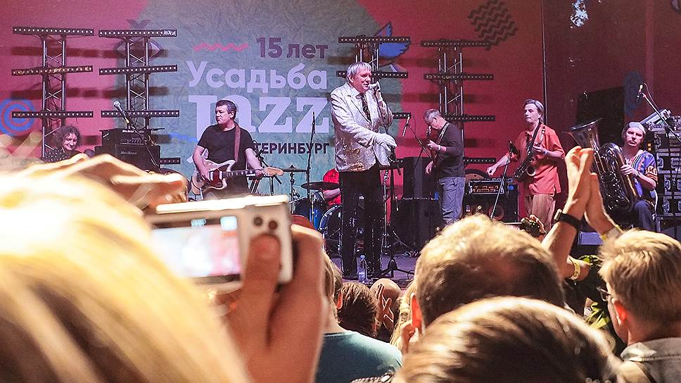 Фестиваль «Усадьба Jazz» прошел в Екатеринбурге в Харитоновском парке. Группа &quot;АукцЫон&quot;. 
